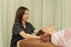 北大路東洋鍼灸整骨院の肩こりに対する施術風景画像