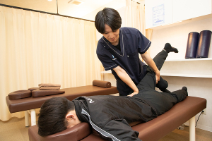 千歳烏山かなで鍼灸接骨院の施術風景画像