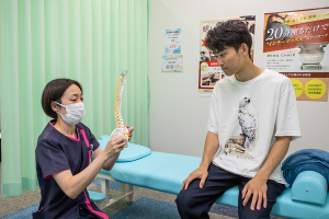 ＮＯＭＯＫＯＴＳＵ鍼灸整骨院　中ノ橋院のカウンセリング風景画像です。