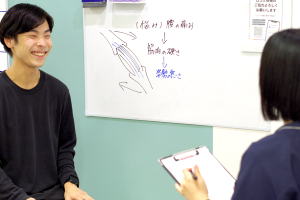 志木かなで接骨院のカウンセリング風景画像です。