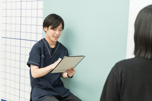 志木かなで接骨院のカウンセリング風景画像です。