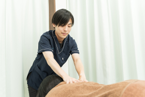 志木かなで接骨院の肩こりの施術風景画像です。