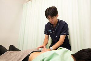 大森かなで接骨院の鍼灸施術の施術風景画像です。