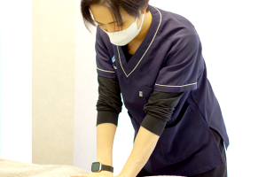 大森かなで接骨院の腰痛の施術風景画像です。
