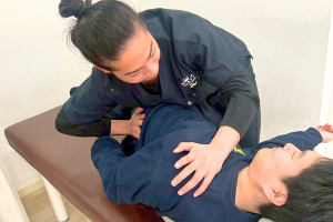 ほねキング　松戸駅東口整骨院の施術風景画像