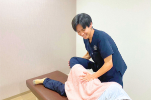 ほねキング　流山おおたかの森整骨院の施術風景画像