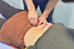 マーサ鍼灸整骨院　ベル浜町院の鍼灸施術の施術風景画像です。