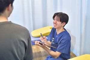 マーサ鍼灸整骨院　ベル浜町院のカウンセリング風景画像です。