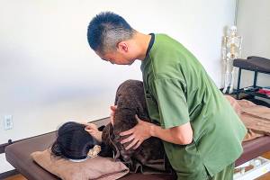 接骨院きゅあ＆けあの施術風景画像です。