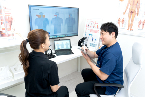 Ｎｅｘｔ鍼灸骨盤整骨・整体院のカウンセリング風景画像です。