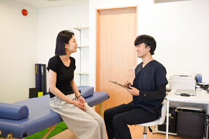 浜松　にしづか整骨院・整体院のカウンセリング風景画像