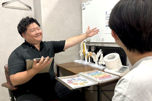 ＧＲＯＷＵＰ鍼灸整骨院　香里園駅前のカウンセリング風景画像です。