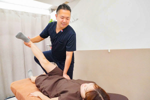 イーライフ鍼灸接骨院 豪徳寺院の整体の施術風景画像