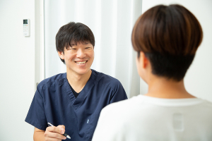 やま接骨院　静岡上土院の保険適用(柔道整復師)の相談風景画像