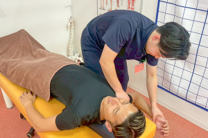 まいれ鍼灸整骨院・整体院　松井山手院の施術風景画像