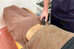 まいれ鍼灸整骨院・整体院　松井山手院の腰痛に対する施術風景画像