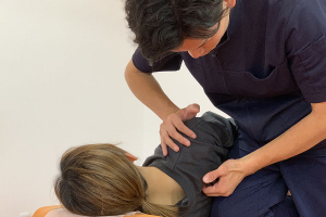 まいれ鍼灸整骨院・整体院　大津市堅田院の施術風景画像