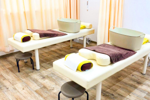 ほねキング　新松戸駅前整骨院であん摩マッサージ指圧を受ける内観画像