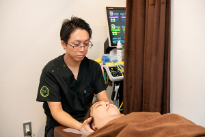 巣鴨総合治療院・整骨院　西巣鴨院の整体の施術風景画像