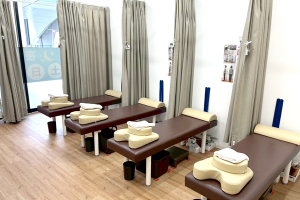 名倉堂鍼灸院・接骨院　ブランチ福岡下原で整体施術を受ける内観画像