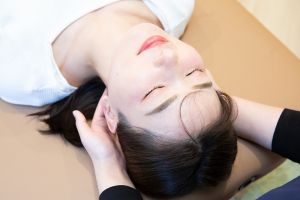 整体サロンＳｅｎ（セン）　伊賀店の肩こりに対する施術風景画像