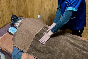 鍼灸治療院　医しん庵　堺市院の整体の施術風景画像