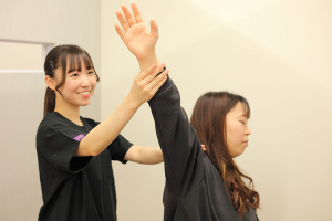 前橋スマイル接骨院・整体院の肩こりに対する施術風景画像