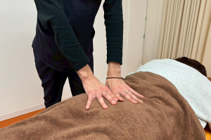 まいれ鍼灸整骨院・整体院　南草津院の施術風景画像です。