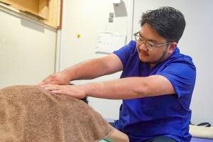 さわやか整骨院　小竹向原院の施術風景画像です。