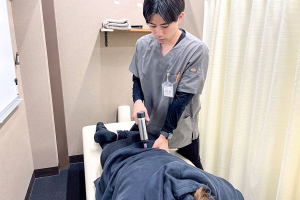 きずな接骨院　今里院の施術風景画像です。