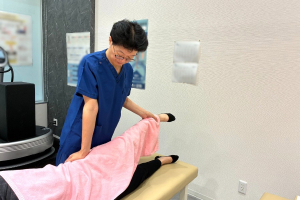 NAOSEL田崎整骨院の倦怠感・疲労に対する施術風景画像です。