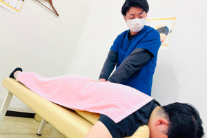 NAOSEL守恒整骨院の保険適用(柔道整復師)の施術風景画像です。