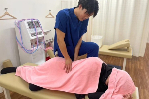 ＮＡＯＳＥＬ伊都整骨院の施術風景画像です。