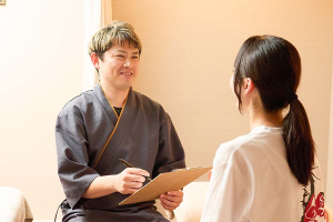 整骨院・鍼灸院ｔａｂｉの保険適用の施術風景画像です。
