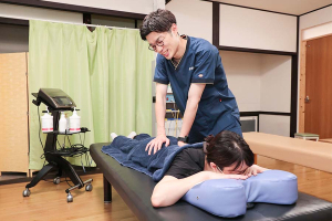 いしかわ接骨院の施術風景画像です。