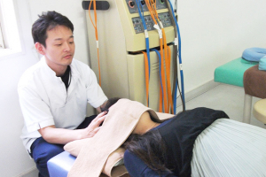 福島鍼灸接骨院 大和田院の整体の施術風景画像です