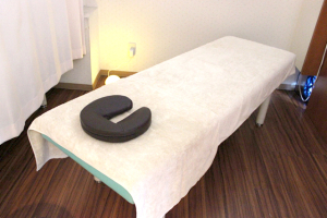 癒の森整骨院で整体施術を受ける内観画像