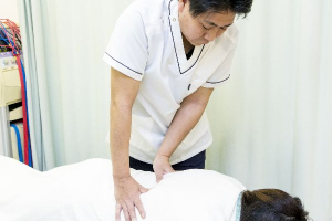 木村接骨院の整体の施術風景画像です。