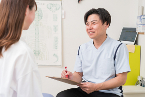 上福岡しらふじ整骨院のカウンセリング風景画像です。