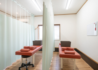 かわばた整骨院　姶良院先生(代表)インタビュー施術写真02