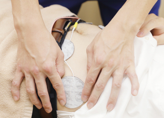 長津田北口接骨院【鍼灸】先生(代表)インタビュー施術写真02