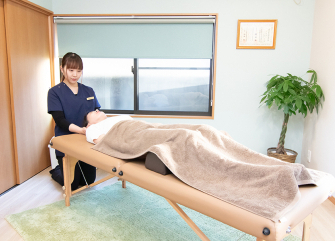 整体サロンＳｅｎ（セン）　伊賀店 先生(代表)インタビュー施術写真01
