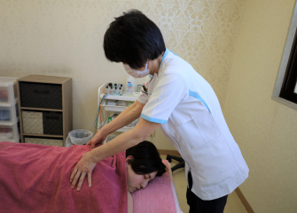 鍼灸マッサージ治療院すきっぷ先生(代表)インタビュー施術写真01