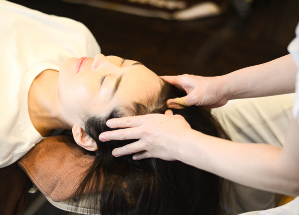 あかさか二丁目接骨院【鍼灸】(頭部をほぐして身体の巡りをよくします。)