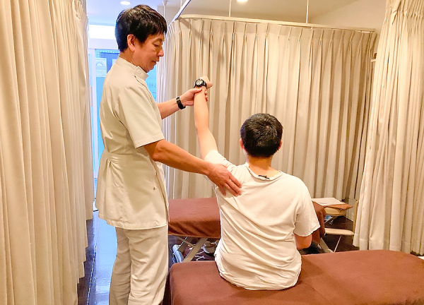 あかさか二丁目接骨院【鍼灸】(お身体の状況を確認します。)