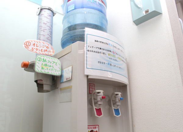 三ノ輪ほーむ整骨院鍼灸マッサージ院(施術後はお水かお湯を飲んでひと息☆)