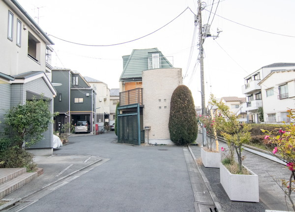 東洋治療センター滝鍼灸院(この道の奥にお店があります)