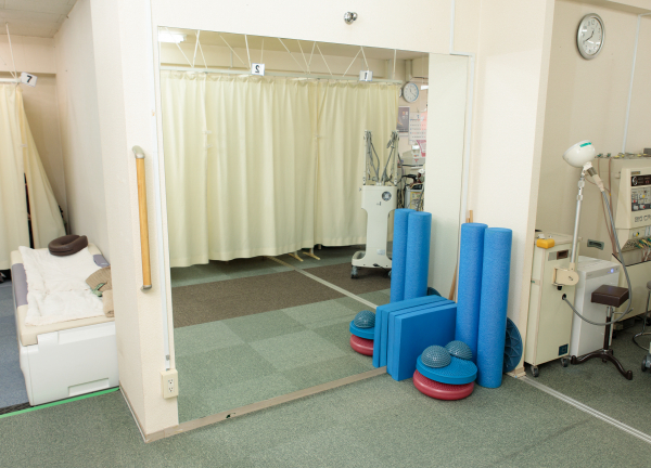 五健鍼灸整骨院　経堂本院(姿見で歪みの確認をしていただけます。)