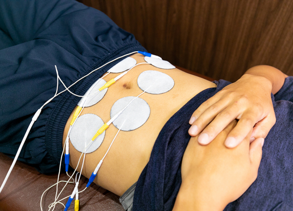 千歳烏山駅前鍼灸院・整骨院(EMSで体幹トレーニングいたします。)