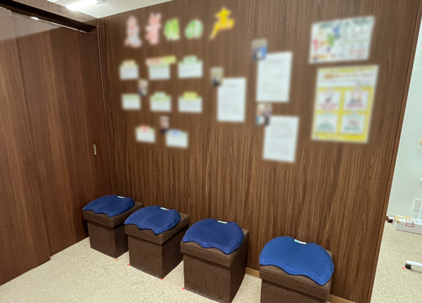 千歳烏山駅前鍼灸院・整骨院(待合スペースにておくつろぎください。)